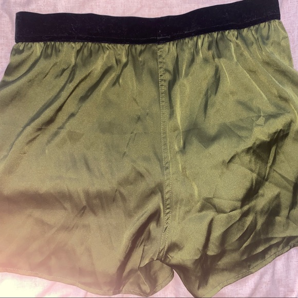 Velvet trimmed silk blend Tom Ford shorts - Picture 7 of 7